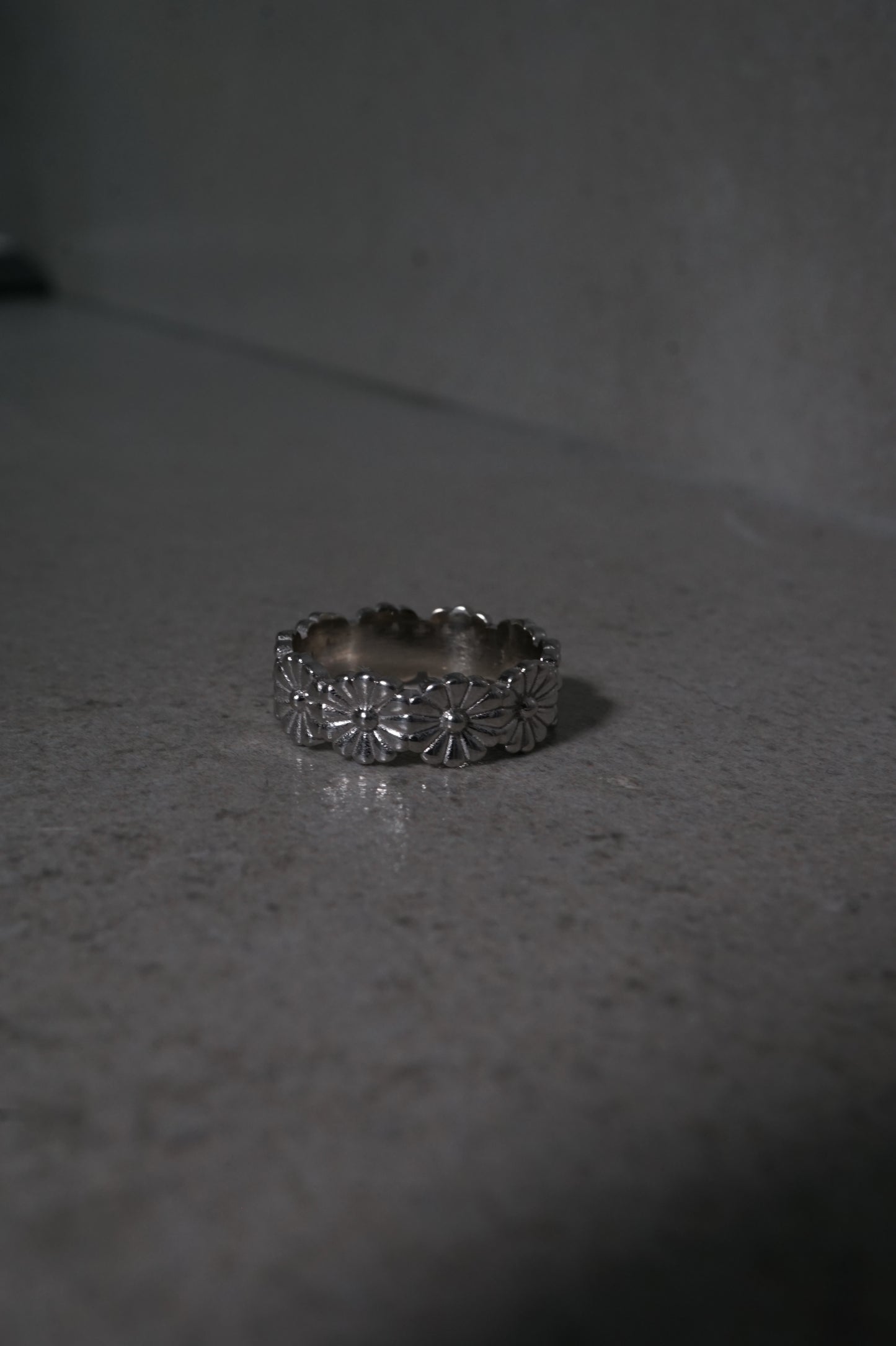 14k Gold Daisy Eternity Band