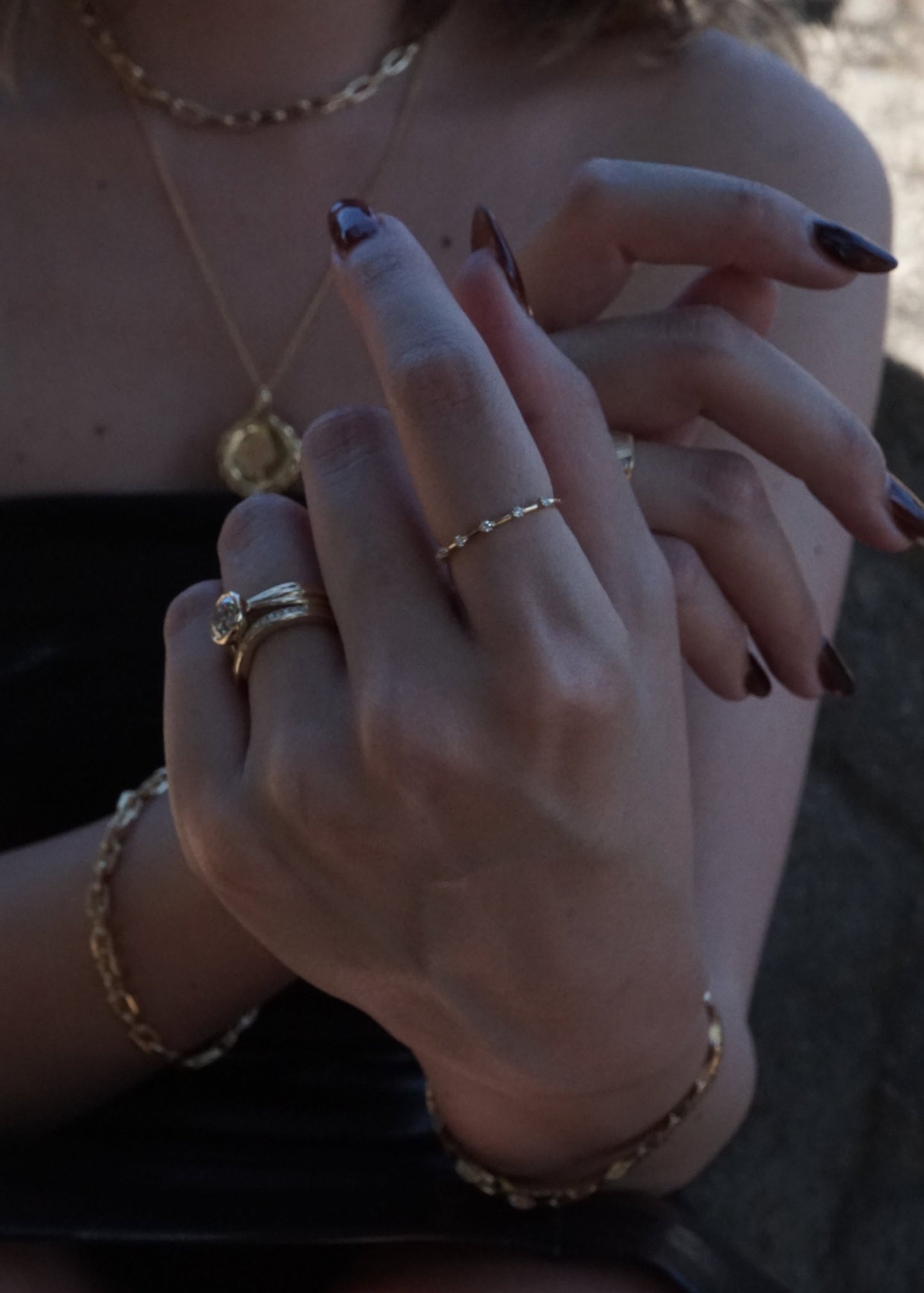 14k Gold Distance 6 Diamond Ring