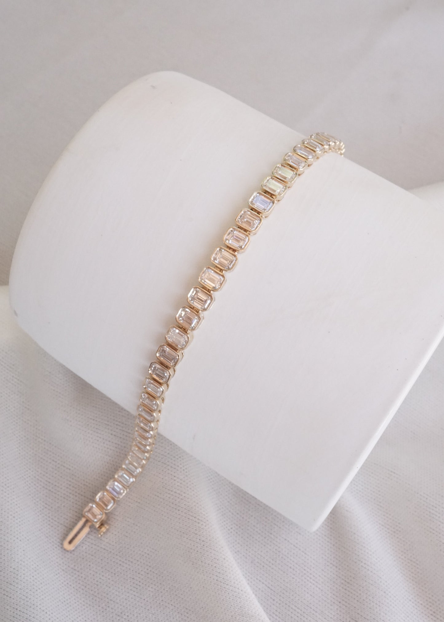 14k Gold Diamond Bezel Emerald Tennis Bracelet